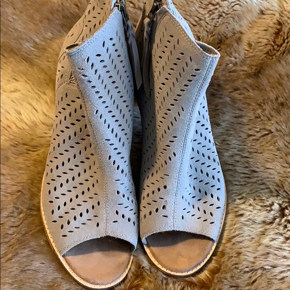 Tom’s open toe booties - Picture 2 of 4